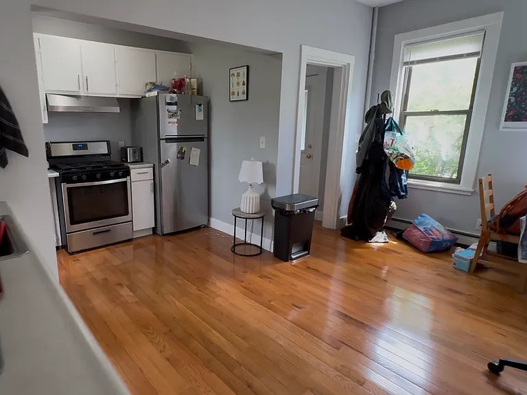 564 Putnam Ave #1R — Photo 2