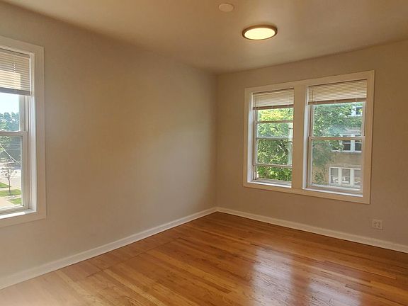 3rd image of 2816 W Cullom Ave #2