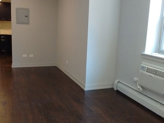 3rd image of 6115 N Kenmore Ave