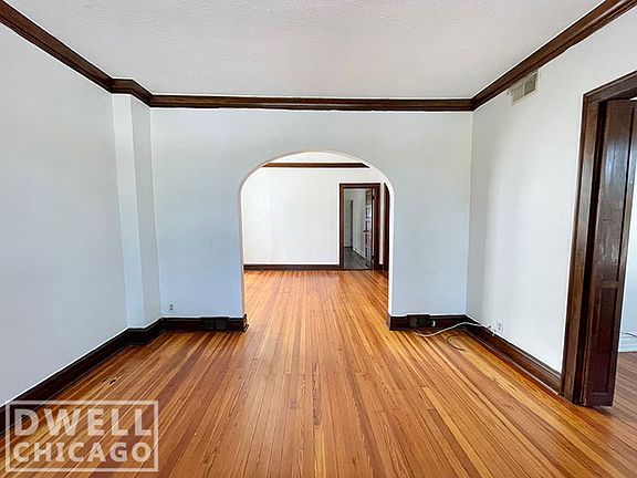 5th image of 4514 N Lincoln Ave #2