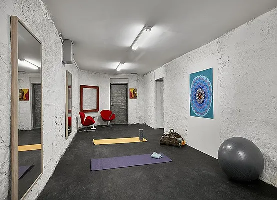 Sold by Warburg | media 10