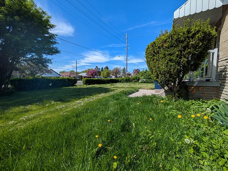 979 Danforth Rd — Photo 36
