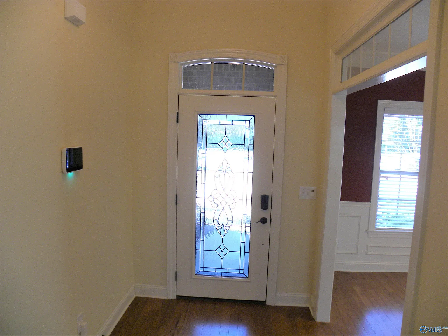3 bed, 2.0 bath, 2100 sqft, $2,150 — Photo 2