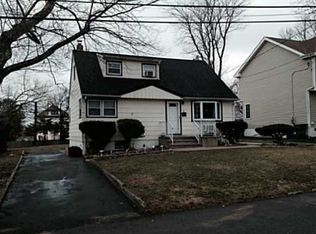 5 Parkway Pl, Parlin, NJ 08859