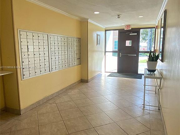 3rd image of 17560 Atlantic Blvd APT 404