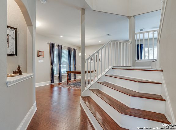 3rd image of 1222 W Oak Estates Dr