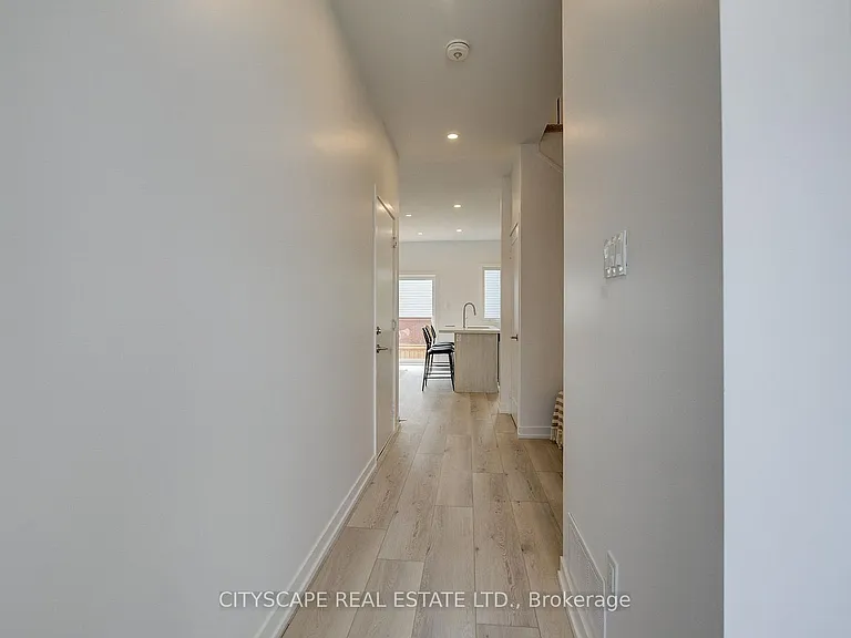 416 Dundas St S #13 — Photo 30