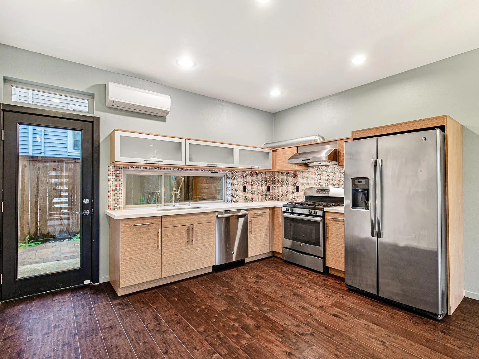 3 bed, 1510 sqft, $3,595 — Photo 4