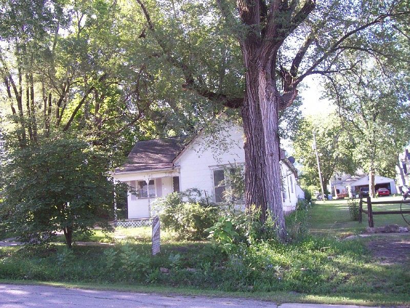 2nd image of 515 W 5th St