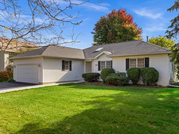 757 N 1st St, Elburn, IL 60119