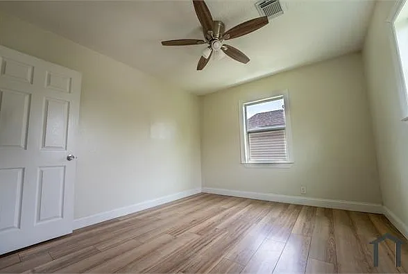 220 Armstrong St — Photo 9