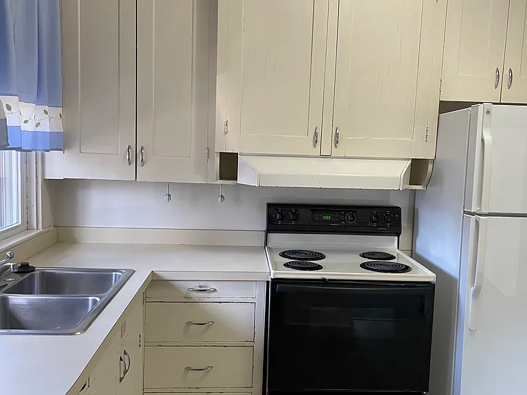 148 Crescent St #B — Photo 8