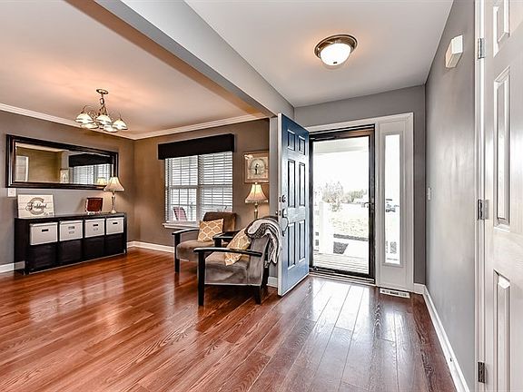 4th image of 117 Midglen Ct