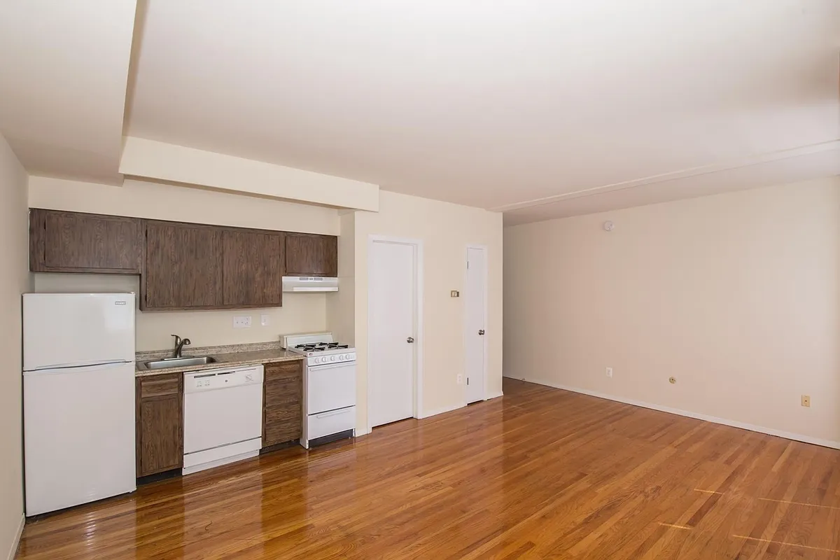 Building Photo - 319 S 10th St #2311