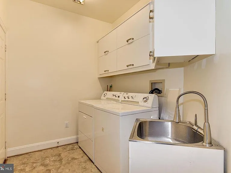 305 Flannery Ln — Photo 17