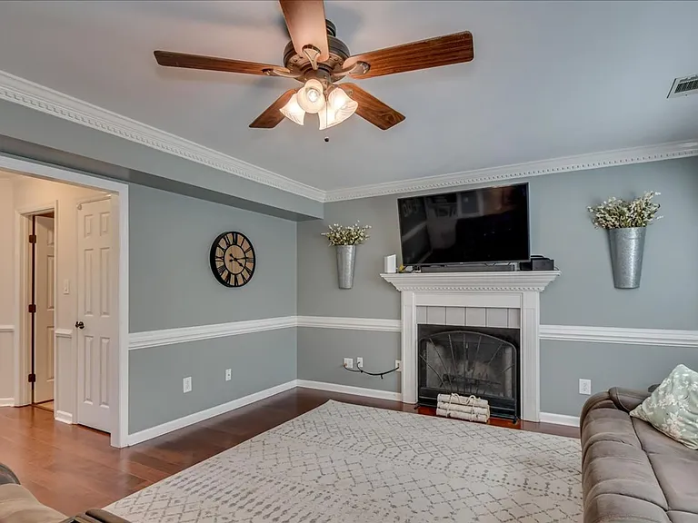 1156 Parkside Trl — Photo 2