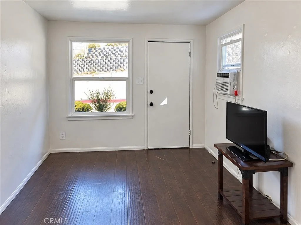 Studio, 275 sqft, $1,700 — Photo 2