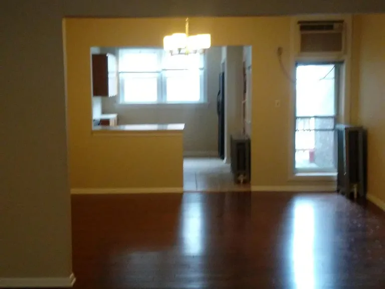 2106 Poplar St — Photo 8