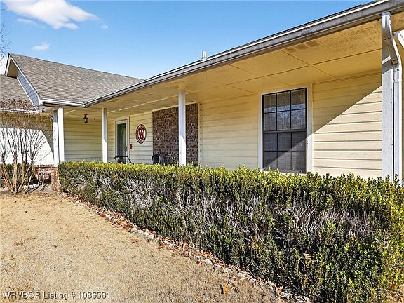 5th image of 906 3rd Ter