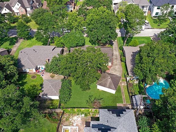 Large lot and home in the heart of Memorial Valley