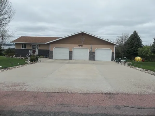 182 Marina Dell Ave, Yankton, SD 57078