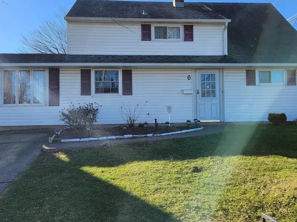 6 Roundabout Ln, Levittown, PA 19055