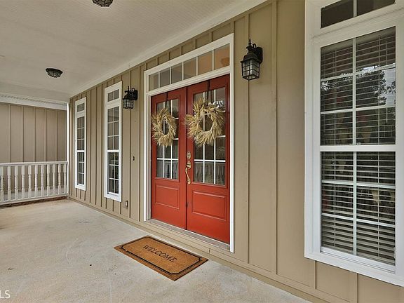 2nd image of 20 Hazelridge Ln
