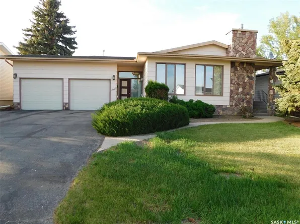 1011 Granville AVENUE, Assiniboia, SK S0H 0B0