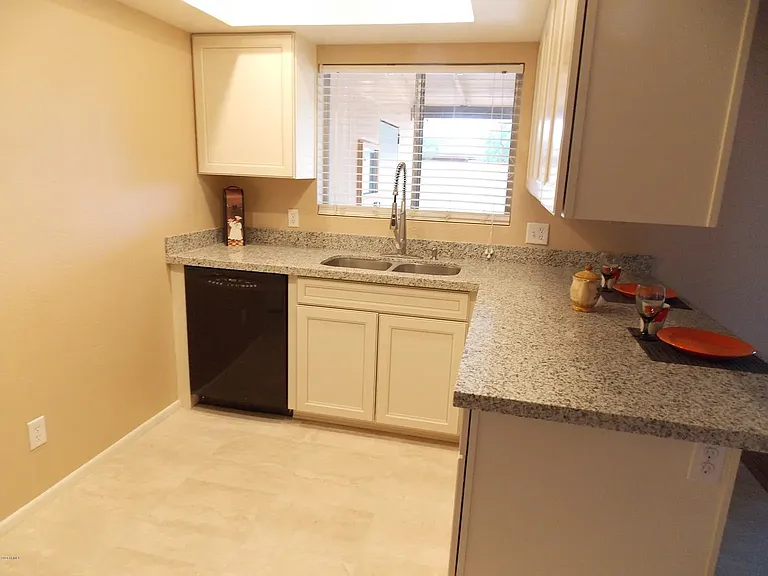 219 W Wagoner Rd — Photo 17