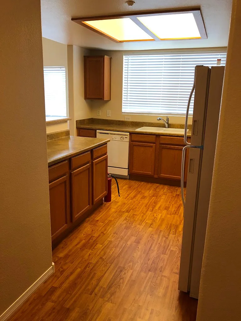 Very Spacious Upstairs Unit in a Gated Community — Photo 4