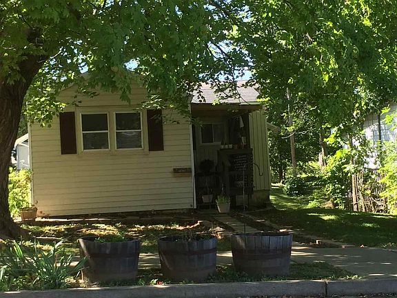 4th image of 1325 N Woodburn Ave