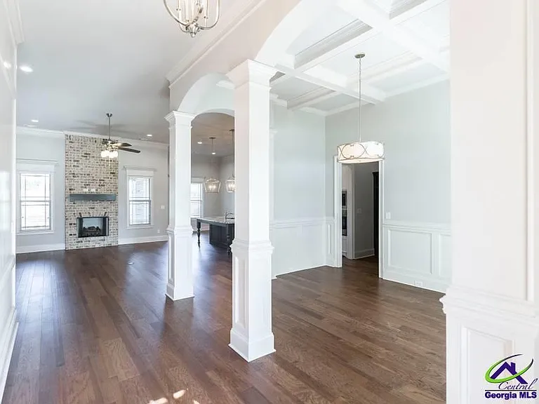 902 Abingdon Cv — Photo 3