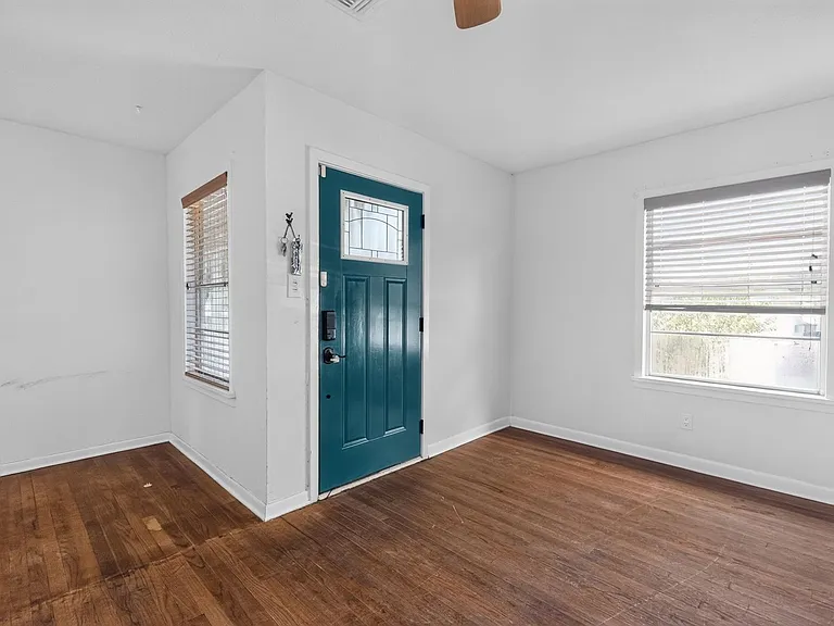 725 Mary Lake Dr — Photo 5