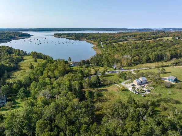 83 Reach Road, Sedgwick, ME 04673