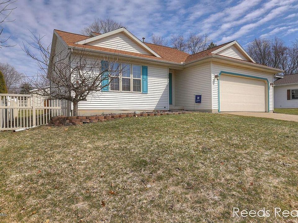 1st image of 526 Macomb Ave NW