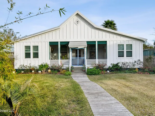 205 S Necaise Ave, Bay Saint Louis, MS 39520