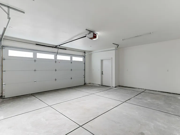 6790 Yvonne Ct — Photo 35