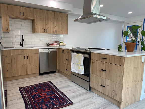 3rd image of 1006 E Yale Ave #1006