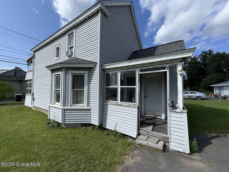 4th image of 2237 Hamburg Street