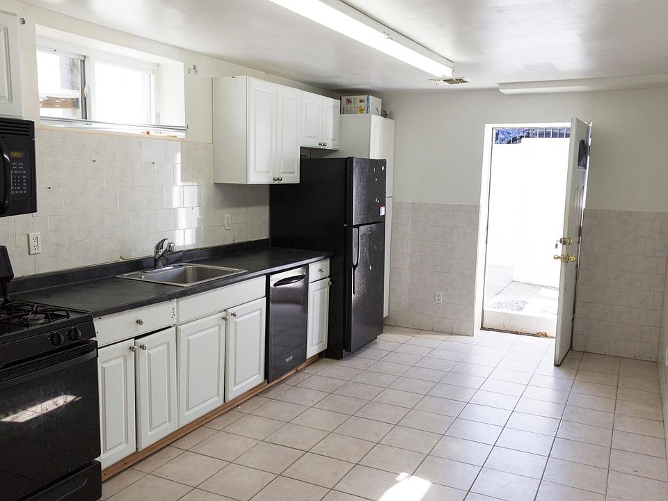 2nd image of 23 Front St APT 2P