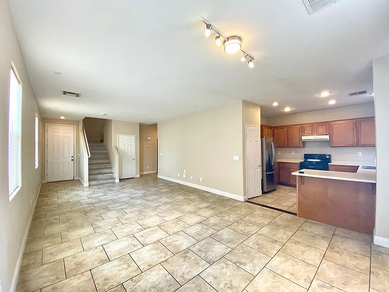 6486 W Eldorado Ln — Photo 3