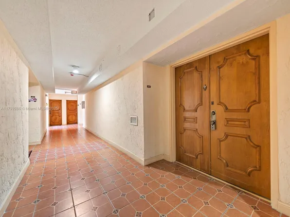 1300 SW 122nd Ave APT 303-2, Miami, FL 33184
