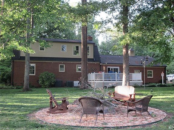 3rd image of 19 Garland Dr
