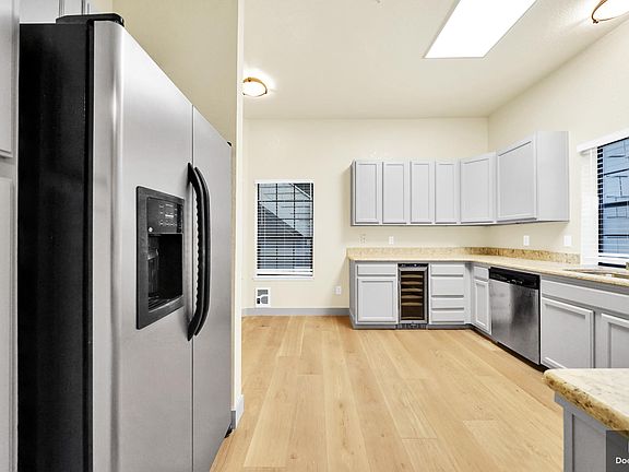 4th image of 445 College Ave #445