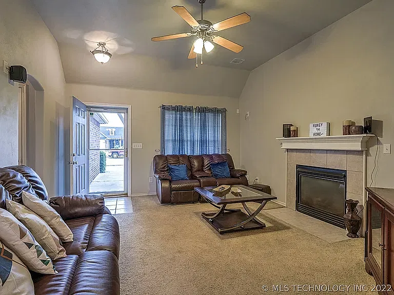 E 43rd St S, Broken Arrow — Photo 3