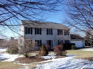 8 Teawaddle Ln, Amherst, MA 01002