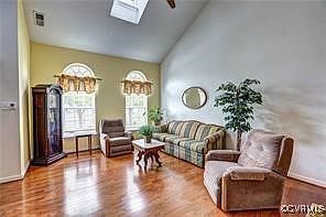 5th image of 1004 Southwinds Dr