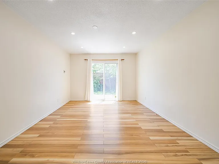 1229 Arncliffe Pl — Photo 15