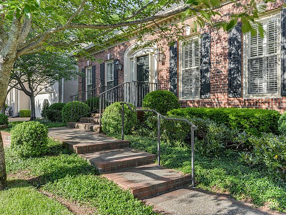 2nd image of 102 Wellington Park Ct