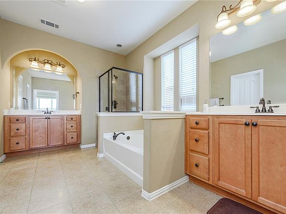 4th image of 2608 Deer Hollow Dr
